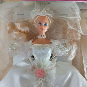 Barbie Dream Bride Doll in Elegant White Cream      Lace Wedding NOS